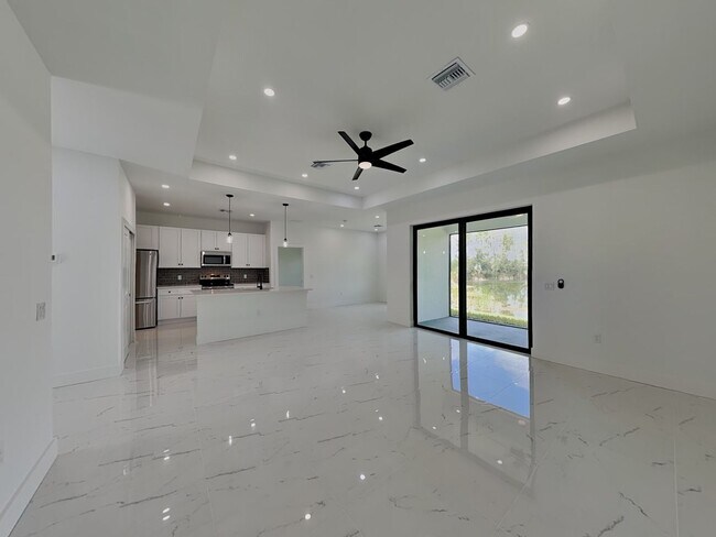 Building Photo - 4224 NE 22nd Pl