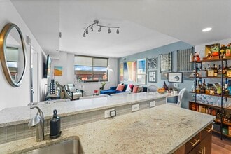 Building Photo - 800 Jackson St