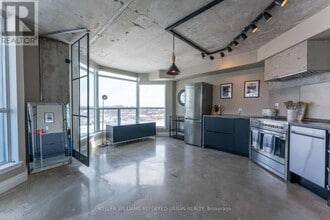 Building Photo - 340 Watson St W