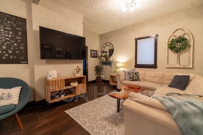 Building Photo - 1157 Spruce St