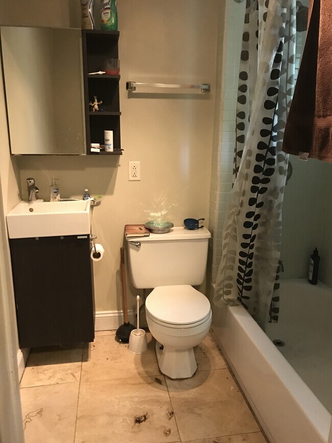 Foto del edificio - 1 Bedroom, 1 Bathroom House in Fifth Avenue