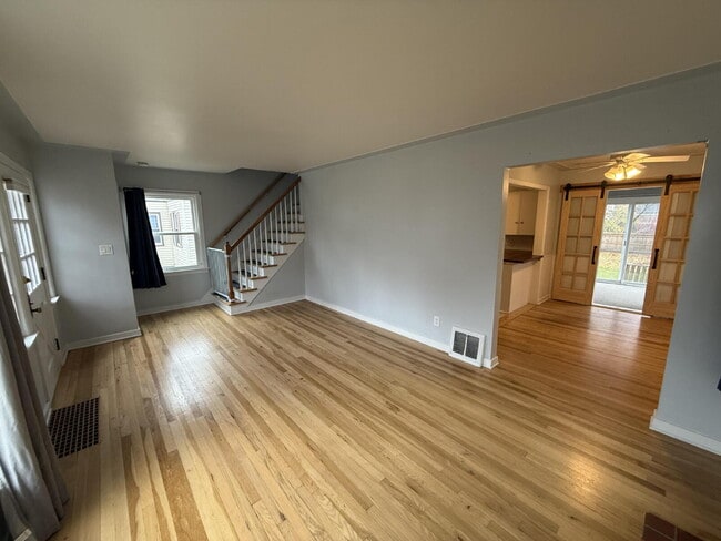 Foto del edificio - Alger Heights Charmer