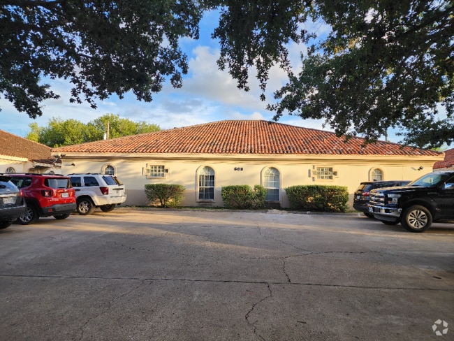Building Photo - 603 Buena Vista Dr