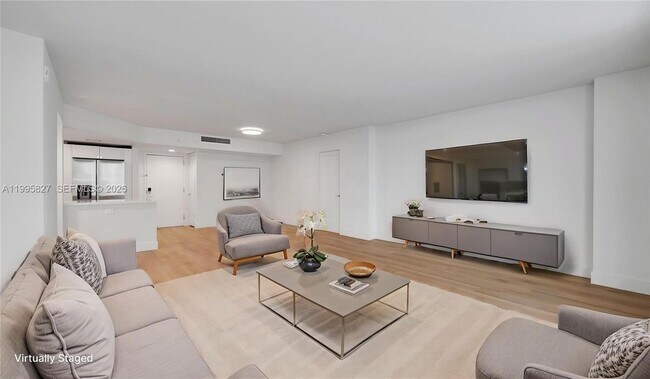 Foto del edificio - 555 NE 34th St