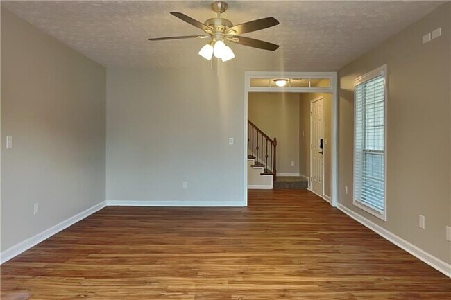 Building Photo - 3282 Summit Glen Dr