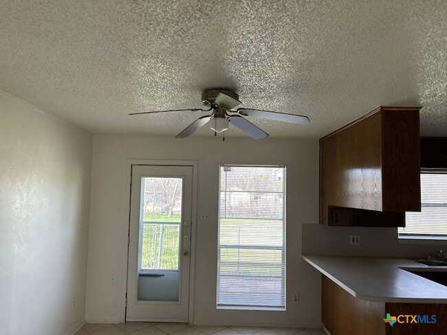 Building Photo - 1811 Janis Dr