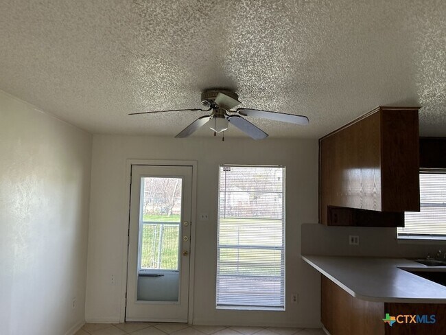 Foto del edificio - 1811 Janis Dr