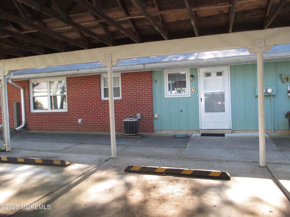 Foto principal - 89D Dorchester Dr