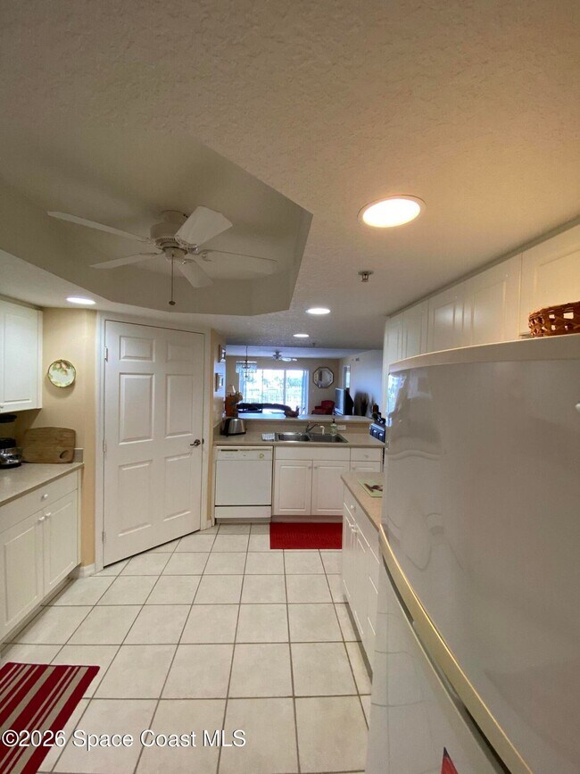 Foto del edificio - 8951 Lake Dr