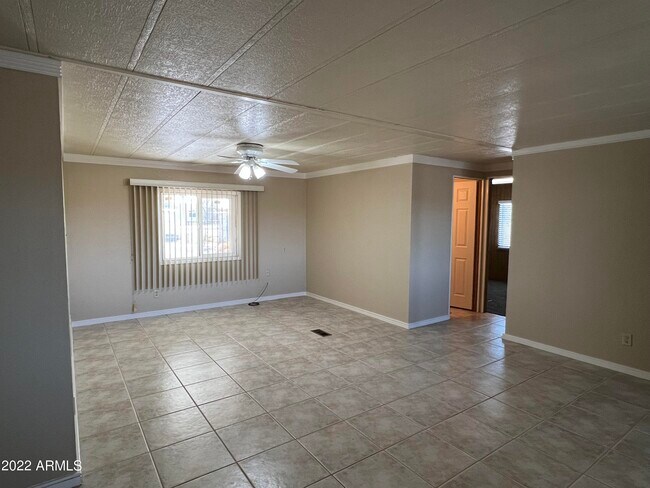 Foto del edificio - 16511 W Dale Ln