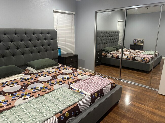 Foto del edificio - 16325 Applegate Dr