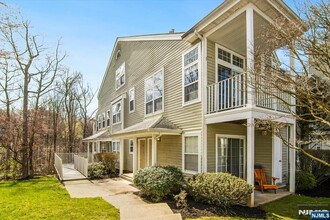 Building Photo - 1125 Hyde Park Ct