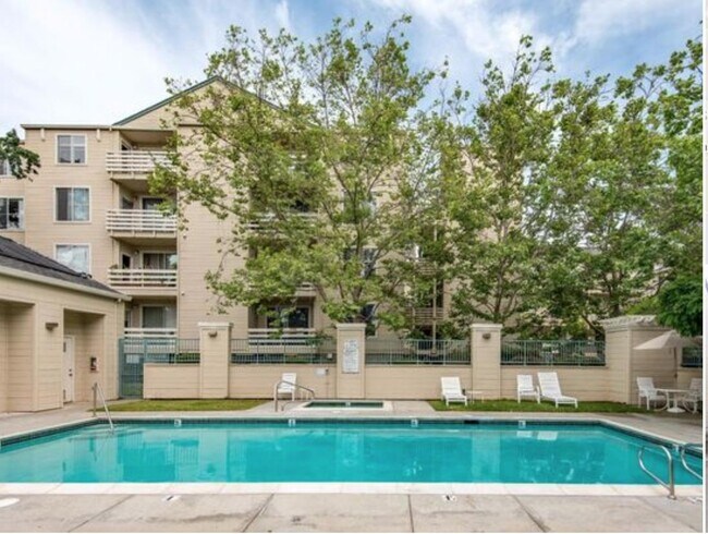 Complex - 929 E El Camino Real Apartment