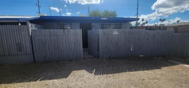Foto del edificio - 256 W Kelso St