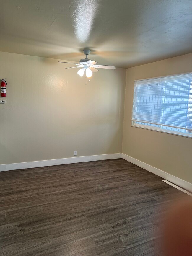 Foto del edificio - 1950 Stanton Ave