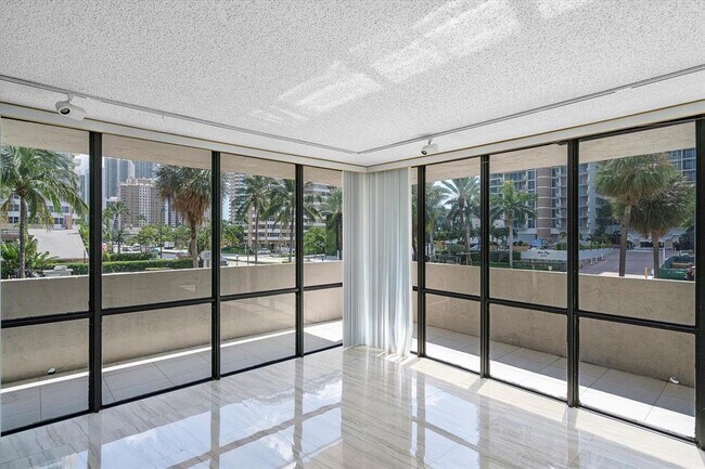 Foto del edificio - South Ocean Drive, Hallandale Beach, FL 33009 - 3 BR 2 BA condo