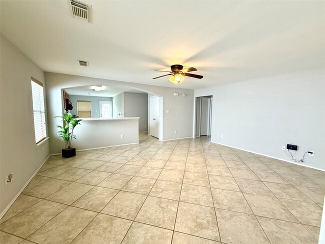 Building Photo - 24542 Lakecrest Village Dr