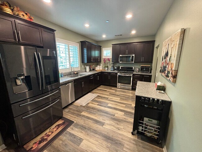 Building Photo - COMING SOON! 3 Bedroom Home for Rent in Fi...