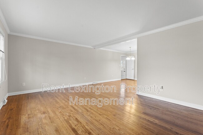 Building Photo - 941 Lily Dr