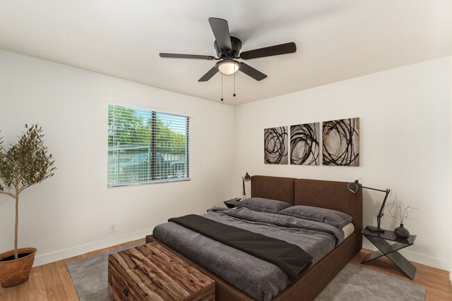 Building Photo - 1231 E Thomas Rd