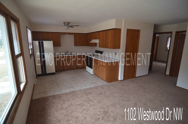 Building Photo - 1102 Westwood Dr NW