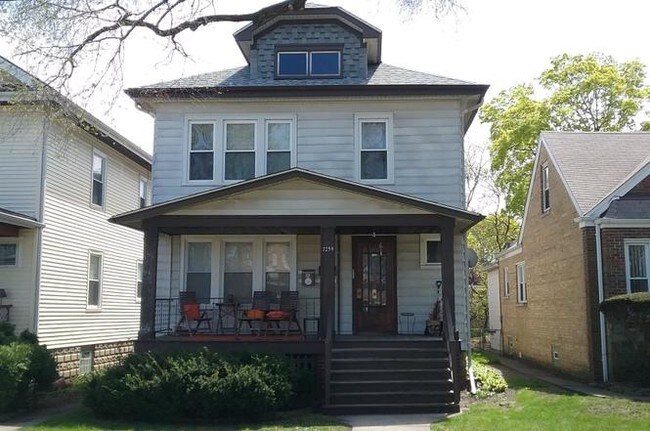 Building Photo - 7239 Palatine W Ave