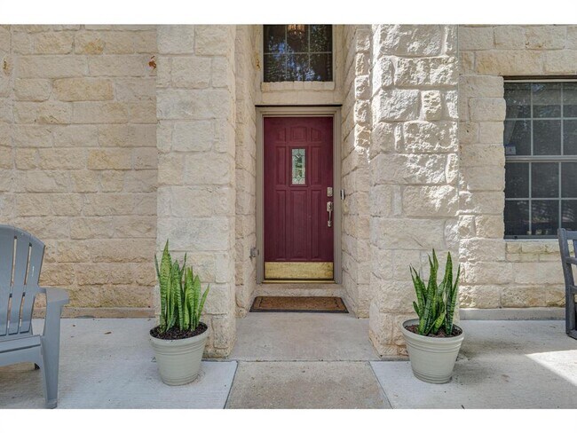 Foto del edificio - 5705 Fitchwood Ln