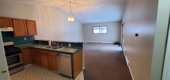 Building Photo - 3613 Newcastle Dr SE