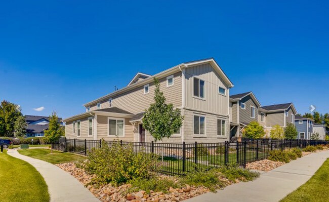 Foto del edificio - LOVELY 4-BEDROOM TOWNHOUSE IN WALKABLE SW LONGMONT NEIGHBORHOOD