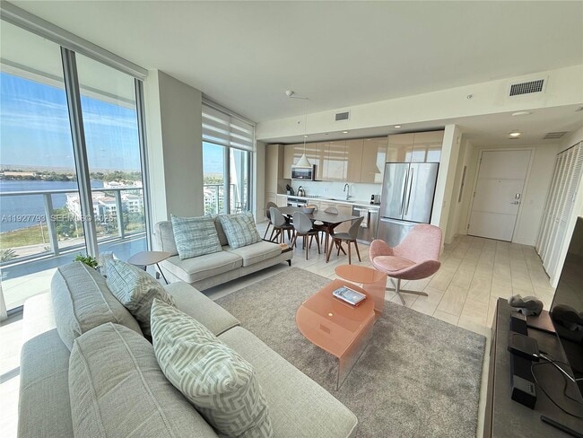 Building Photo - 2000 Metropica Wy