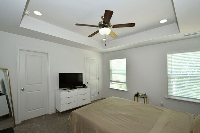 Foto del edificio - 2046 McDonald Dr