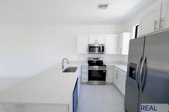 Building Photo - 966 Countess Ave