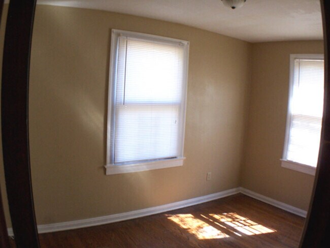 Foto del edificio - 1150 E 18th St