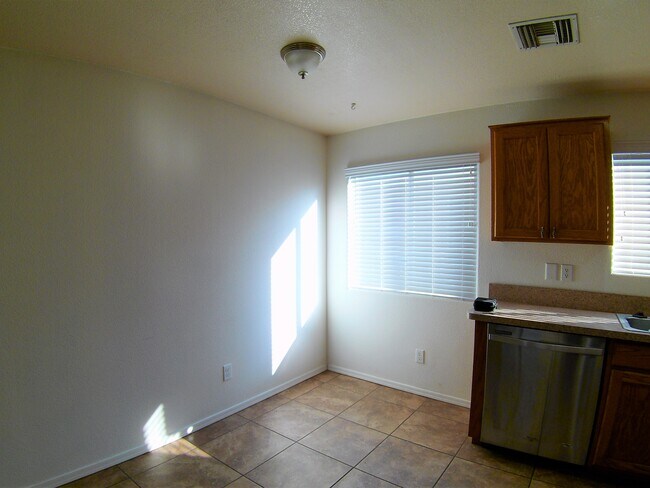 Building Photo - 492 Harbor Dr