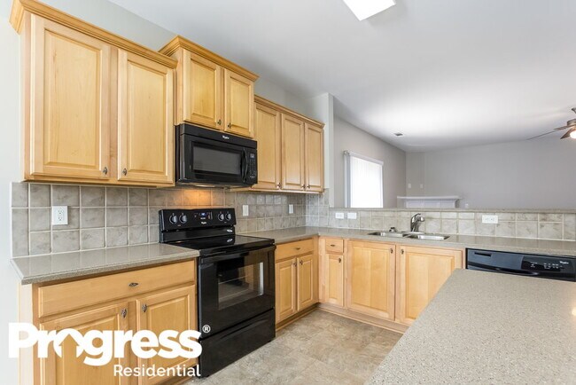 Building Photo - 12 Oakbrook Ln