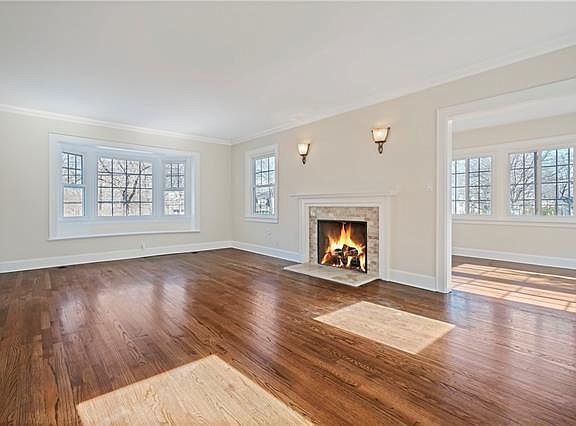 Building Photo - 1 Circle Hill Rd, Pelham, NY 10803