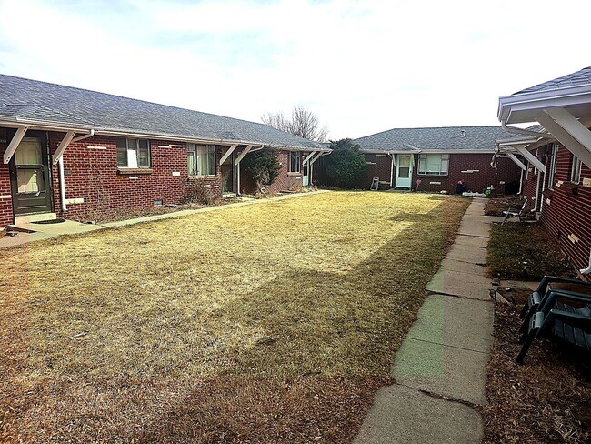 Building Photo - Charming 2-Bedroom Denver Apartment – Bright Living Space & Great Layout