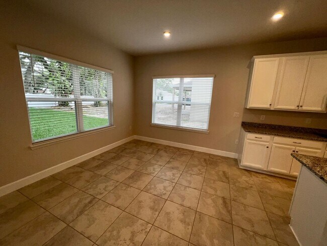 Foto del edificio - Stunning 5 bedroom 3 bath Winter Haven Home near Lego Land!