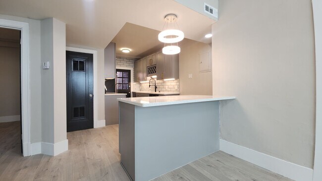 Foto del edificio - 7752 Kingsbury Blvd