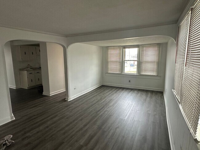 Building Photo - Newly Renovated 3 Bedroom Home