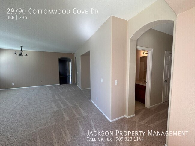 Foto del edificio - 29790 Cottonwood Cove Dr