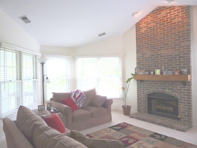 Building Photo - 265 Willow Pkwy