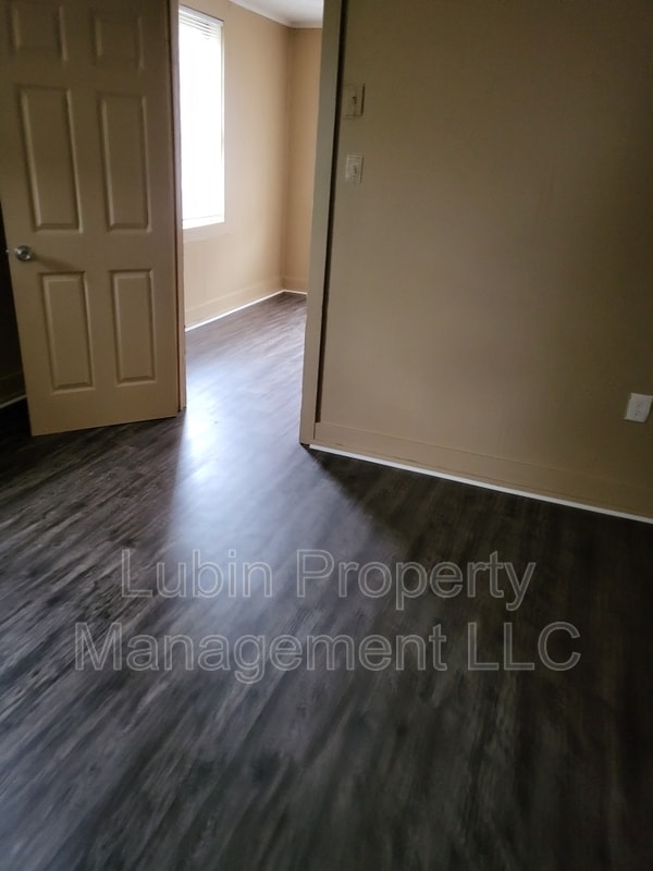 Building Photo - 1527 Cella St