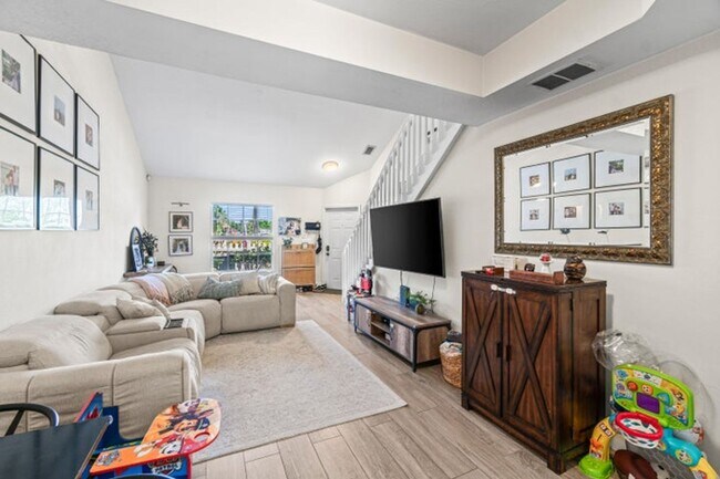 Foto del edificio - 318 SE 23rd Ave