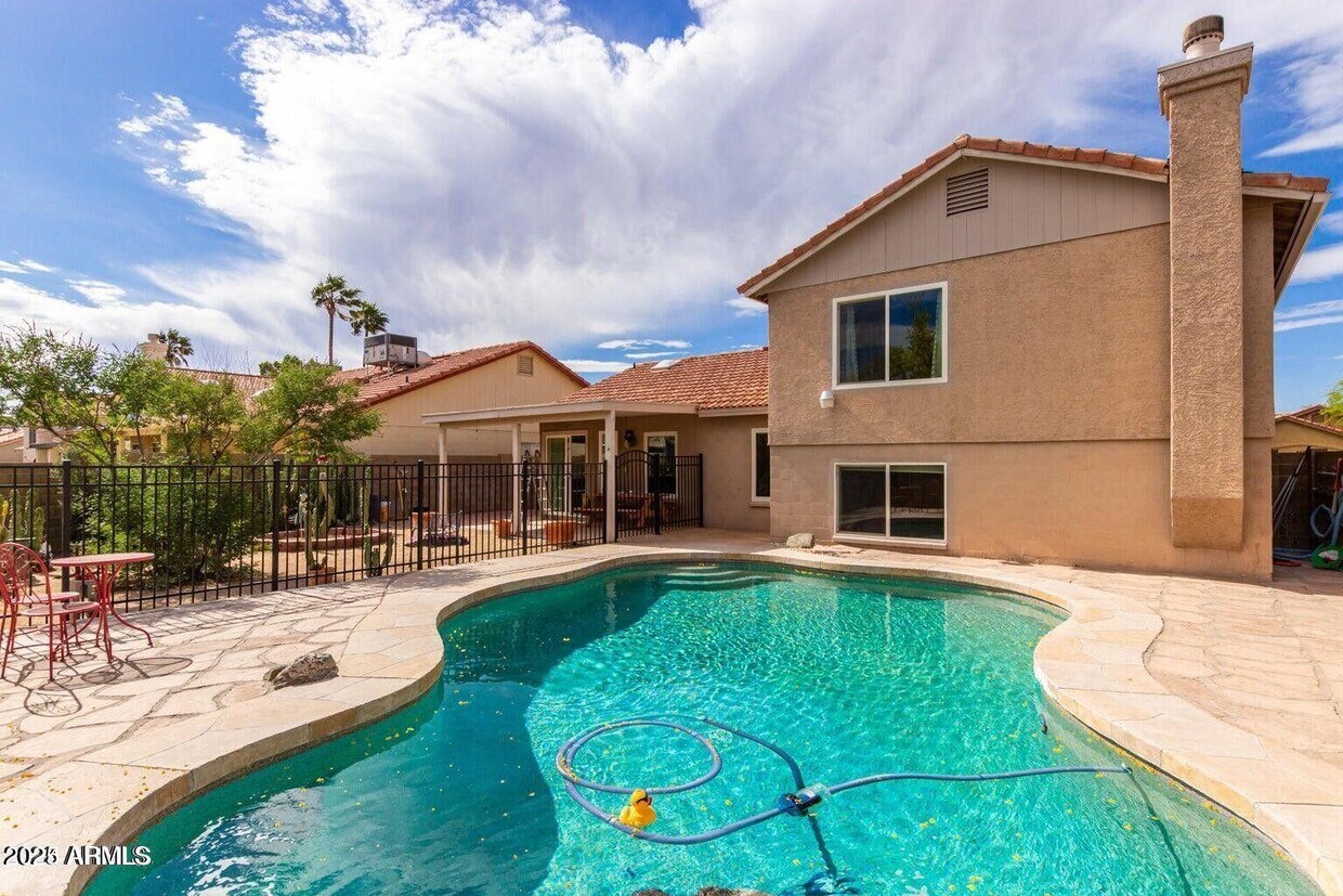 Primary Photo - 4209 E Liberty Ln