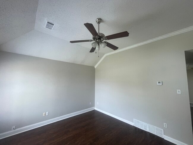Building Photo - 5340 Village Oak Cv - Available Now!
