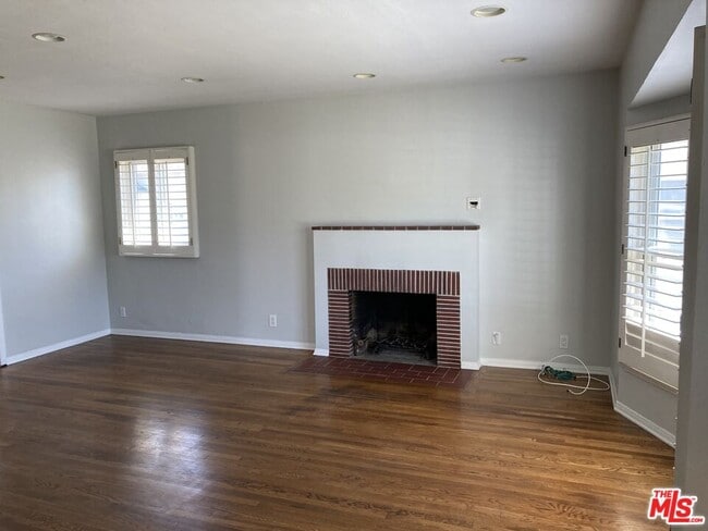 Building Photo - 6607 W 87th St