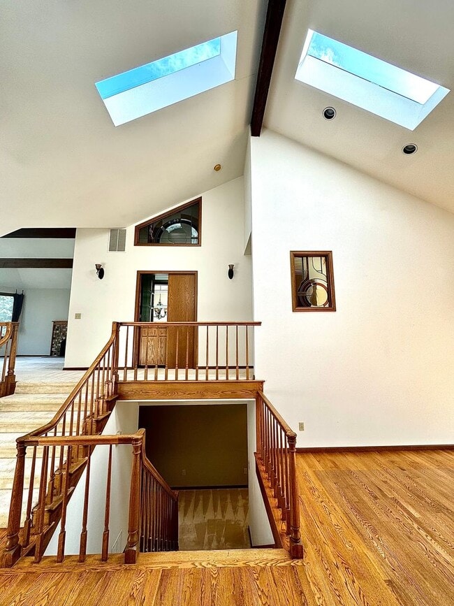 Building Photo - Spacious and Updated Home in Prime Redmond...
