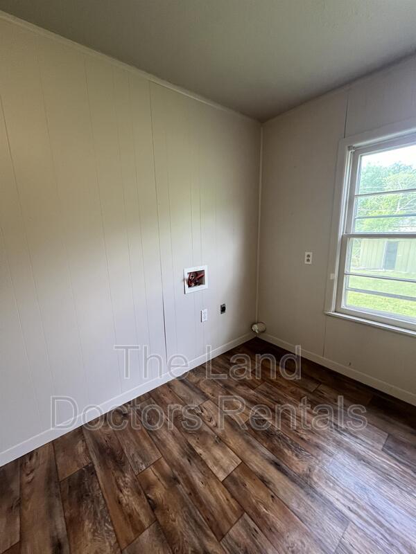 Building Photo - 1021 Hillside Dr