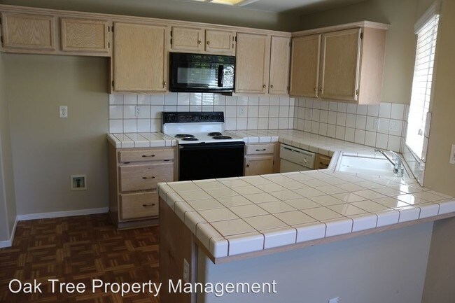 Building Photo - 4 br, 3 bath House - 2086 E. Niles Avenue